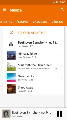 Pulsa el título de la canción en la parte inferior de la pantalla.