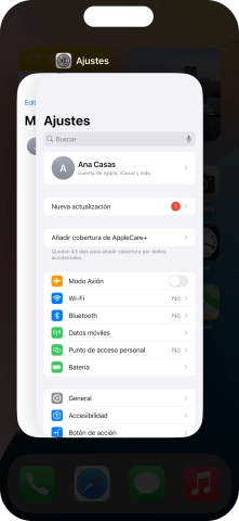 Arrastra hacia arriba la aplicación deseada para cerrarla.