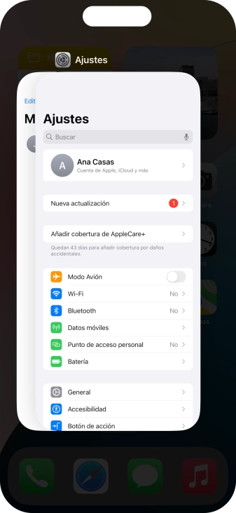 Arrastra hacia arriba la aplicación deseada para cerrarla.