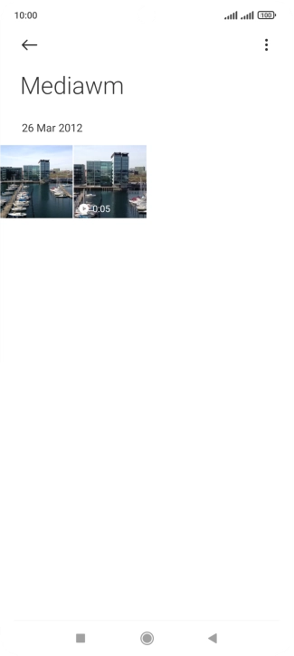 Mantén pulsados la fotografía o el videoclip deseados durante unos instantes.