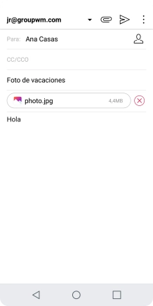 Pulsa el icono de envío cuando termines de escribir el correo electrónico.