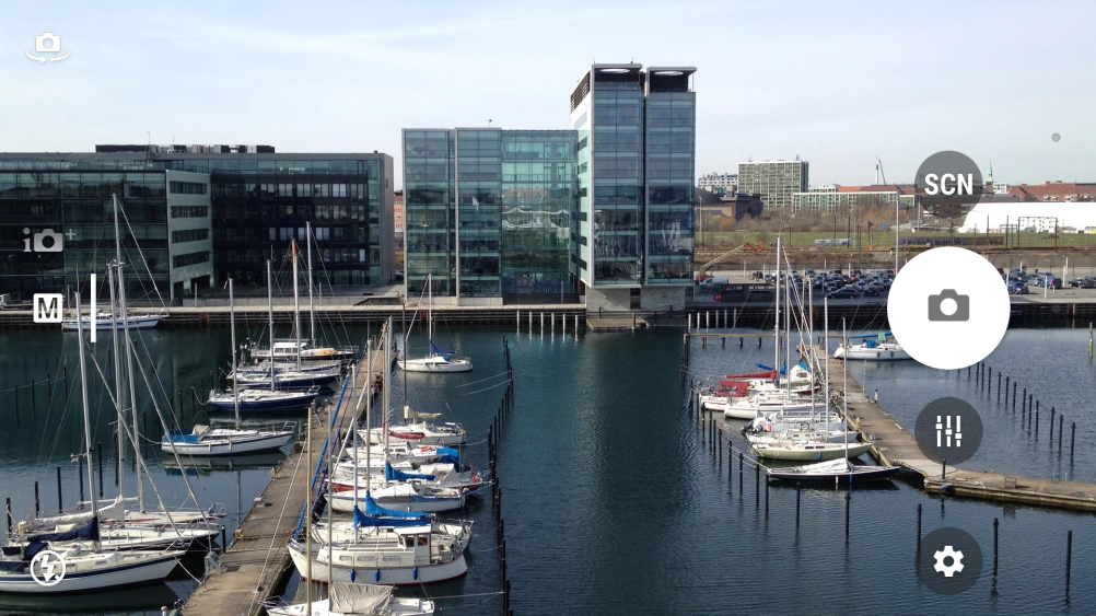 Si la grabadora de vídeo está activada, desliza el dedo hacia arriba por la pantalla para seleccionar M.