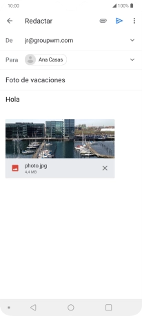 Pulsa el icono de envío cuando termines de escribir el correo electrónico.