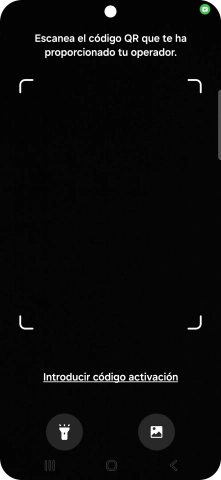 Coloca el código QR dentro del marco de la cámara del teléfono para escanearlo.