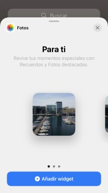 Desliza el dedo hacia la derecha o hacia la izquierda por la pantalla para seleccionar el tamaño de widget deseado.