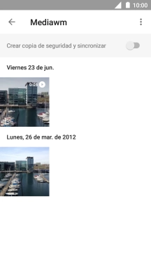 Mantén pulsados la fotografía o el videoclip deseados durante unos instantes.