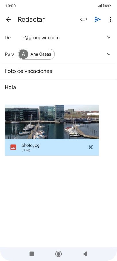 Pulsa el icono de envío cuando termines de escribir el correo electrónico.