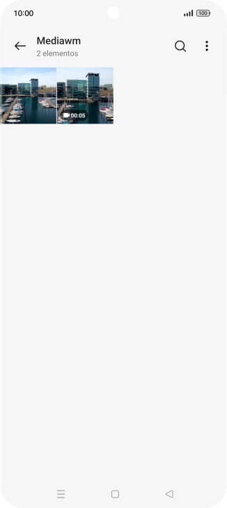 Mantén pulsados la fotografía o el vídeo deseados durante unos instantes.