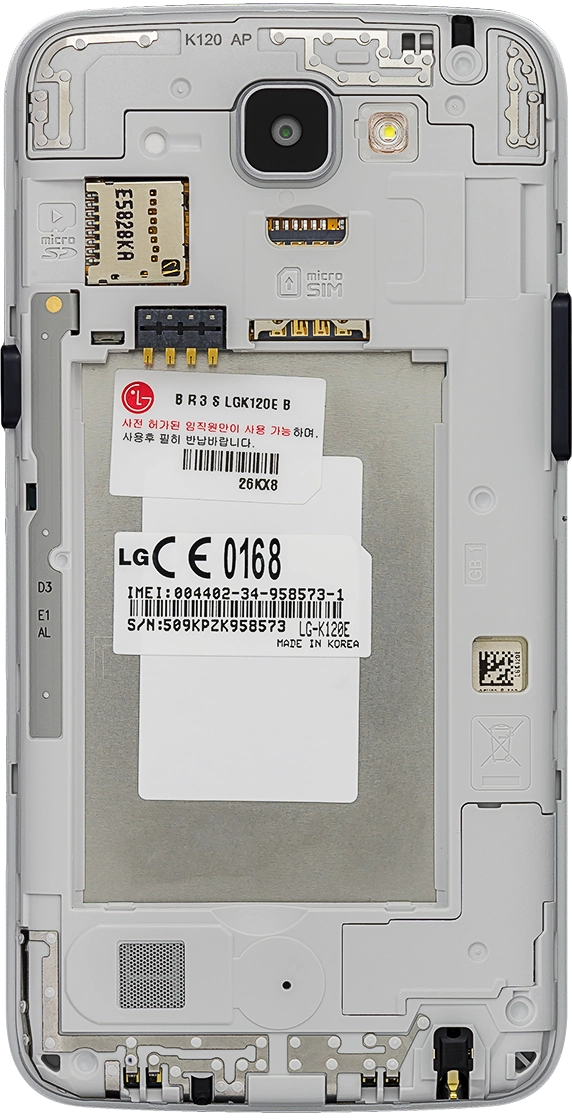 Gira la tarjeta SIM siguiendo la ilustración junto a su contenedor.