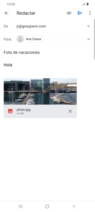Pulsa el icono de envío cuando termines de escribir el correo electrónico.