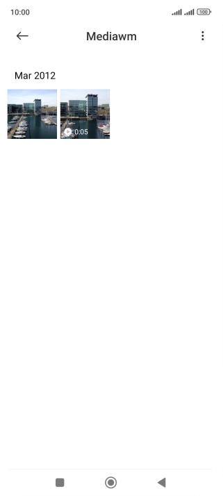 Mantén pulsados la fotografía o el videoclip deseados durante unos instantes.