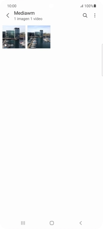 Mantén pulsados la fotografía o el videoclip deseados durante unos instantes.