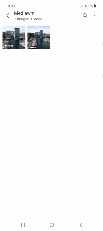 Mantén pulsados la fotografía o el videoclip deseados durante unos instantes.
