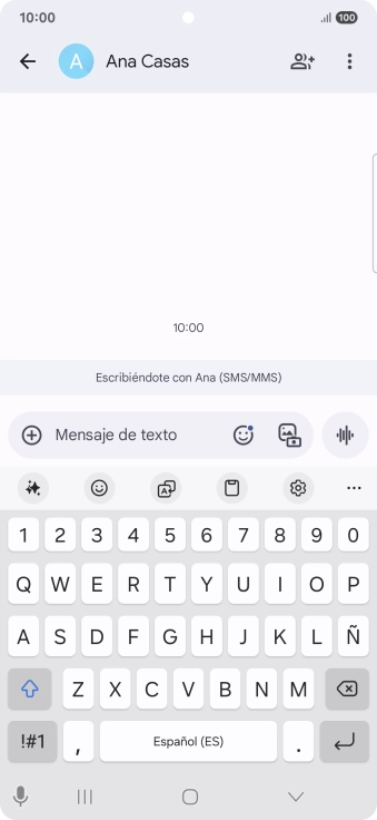 Selecciona una conversación o crea un nuevo mensaje y pulsa el icono de IA.