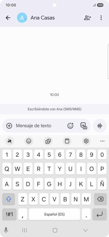 Selecciona una conversación o crea un nuevo mensaje y pulsa el icono de IA.