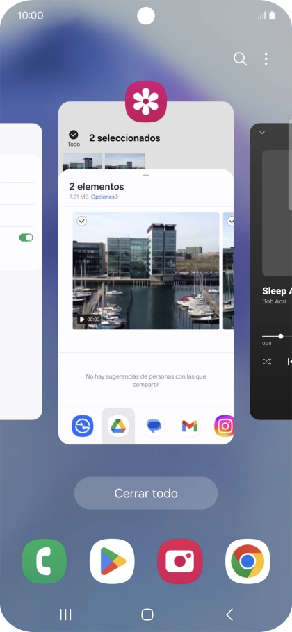 Para cerrar una sola aplicación en ejecución, desliza el dedo hacia arriba sobre la aplicación deseada.