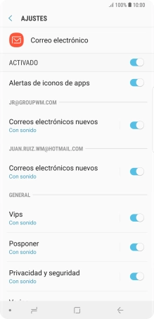 Pulsa el indicador bajo la cuenta de correo electrónico deseada para activar o desactivar la función.