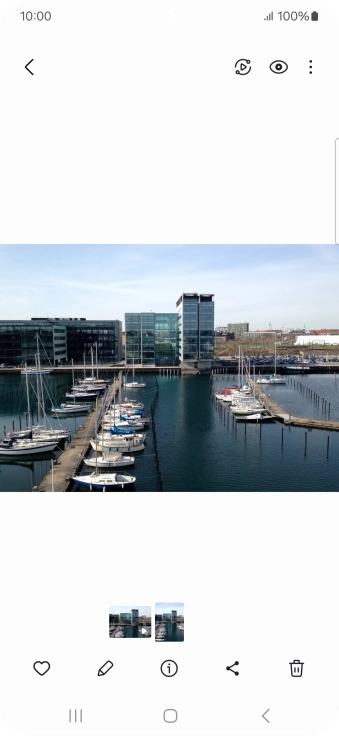 Desplázate a la fotografía deseada.