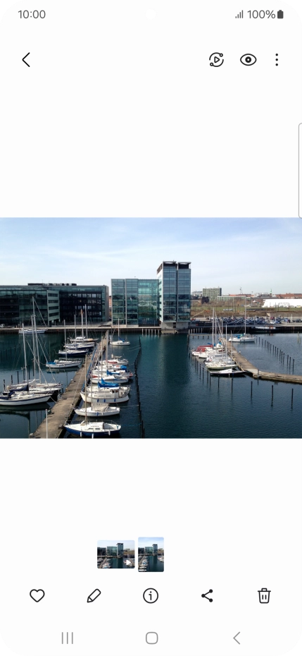 Desplázate a la fotografía deseada.