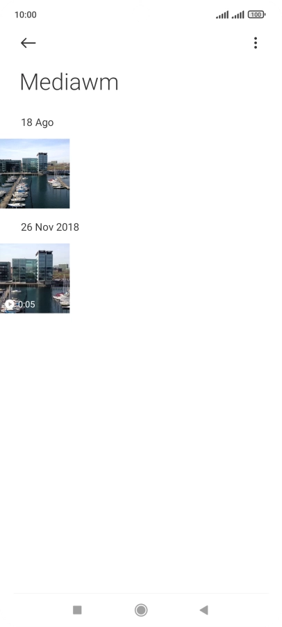 Mantén pulsados la fotografía o el videoclip deseados durante unos instantes.