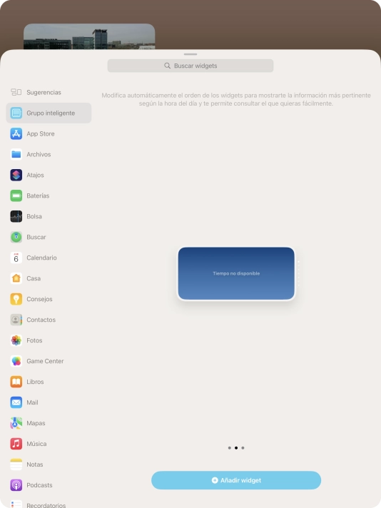 Desliza el dedo hacia la derecha o hacia la izquierda por la pantalla para seleccionar el tamaño de widget deseado.