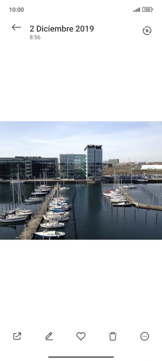 Desplázate a la fotografía deseada.