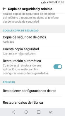 Pulsa Restaurar datos de fábrica.