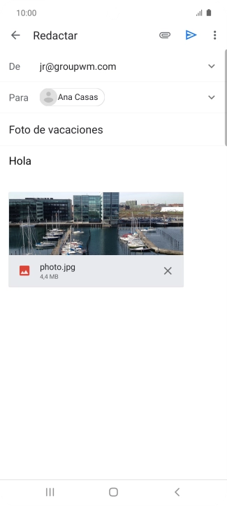Pulsa el icono de envío cuando termines de escribir el correo electrónico.