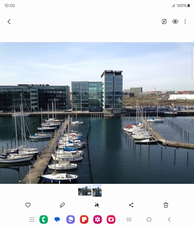 Desplázate a la fotografía deseada.