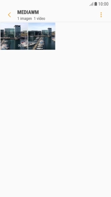 Mantén pulsados la imagen o el videoclip deseados durante unos instantes.