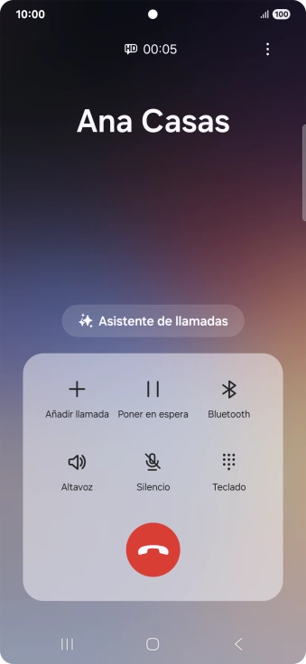 Para utilizar Galaxy AI para la traducción de una conversación durante una llamada, pulsa Asistente de llamadas.
