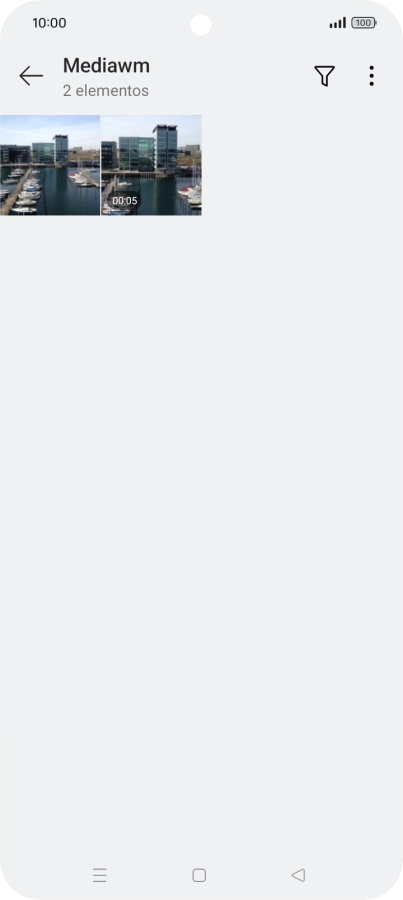 Mantén pulsados una fotografía o un vídeo durante unos instantes.