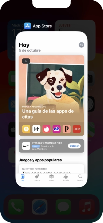 Arrastra hacia arriba la aplicación deseada para cerrarla.