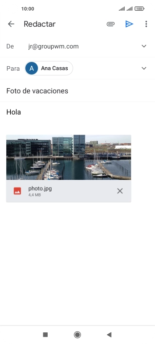 Pulsa el icono de envío cuando termines de escribir el correo electrónico.