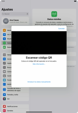 Coloca el código QR dentro del marco de la cámara de la tablet para escanearlo.
