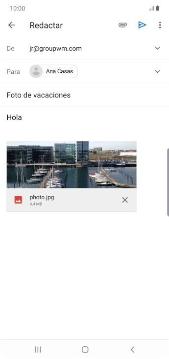 Pulsa el icono de envío cuando termines de escribir el correo electrónico.