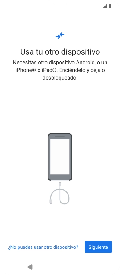 Si tienes un cable que pueda conectar ambos teléfonos, inserta el cable y sigue las instrucciones de la pantalla para transferir contenido a tu teléfono. Si no tienes un cable, pulsa Siguiente.
