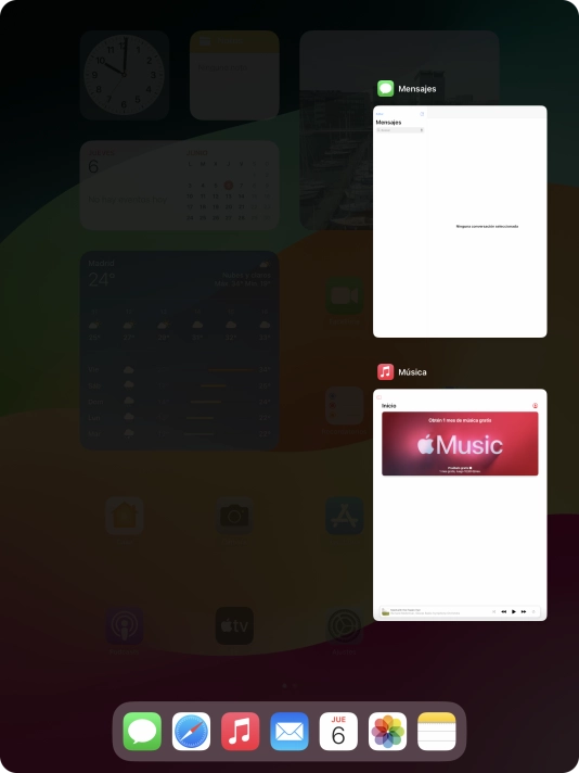 Arrastra hacia arriba la aplicación deseada para cerrarla.