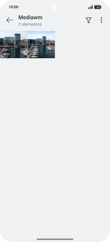 Mantén pulsados una fotografía o un vídeo durante unos instantes.