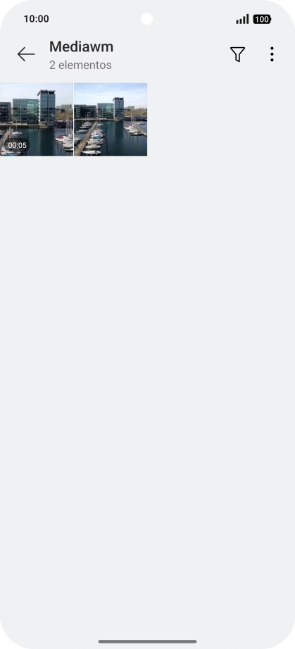 Mantén pulsados una fotografía o un vídeo durante unos instantes.