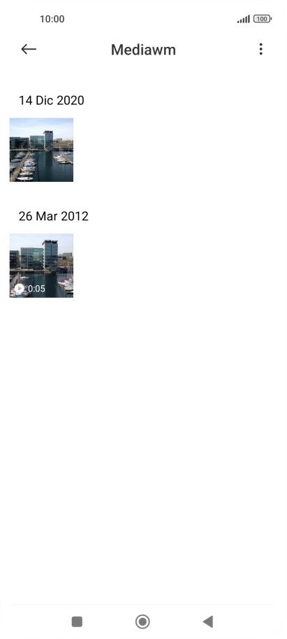 Mantén pulsados la fotografía o el videoclip deseados durante unos instantes.