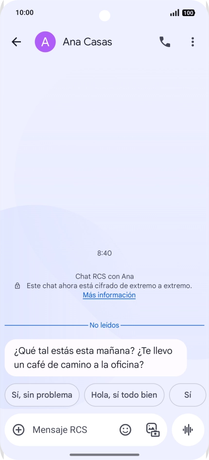 Selecciona una conversación existente o crea un nuevo mensaje y desliza el dedo hacia la izquierda desde la parte superior derecha de la pantalla.