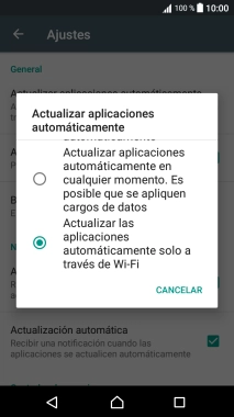 Pulsa Actualizar las aplicaciones automáticamente solo a través de Wi-Fi para activar la función.