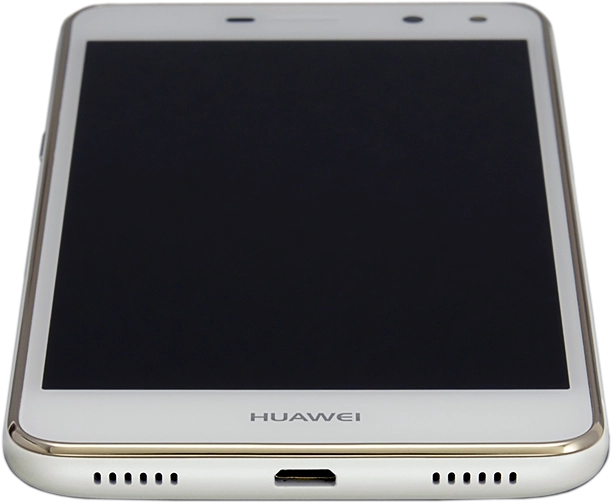 Conecta el cargador al conector y enchúfalo a una toma de corriente.