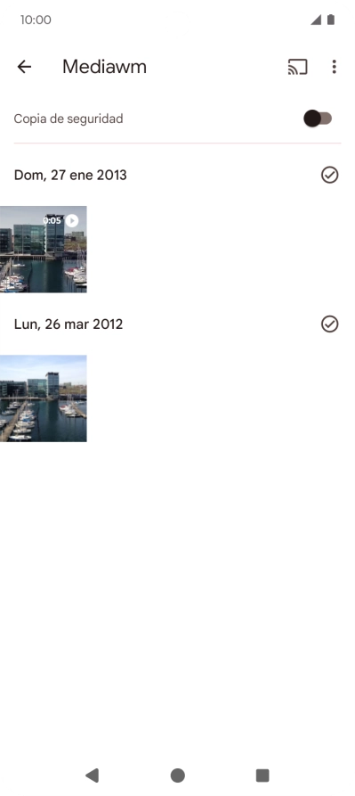 Mantén pulsados la imagen o el vídeo deseados durante unos instantes.