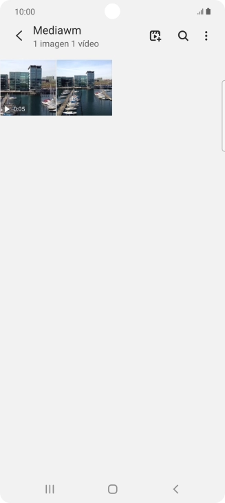 Mantén pulsados la fotografía o el videoclip deseados durante unos instantes.