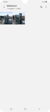 Mantén pulsados la fotografía o el videoclip deseados durante unos instantes.