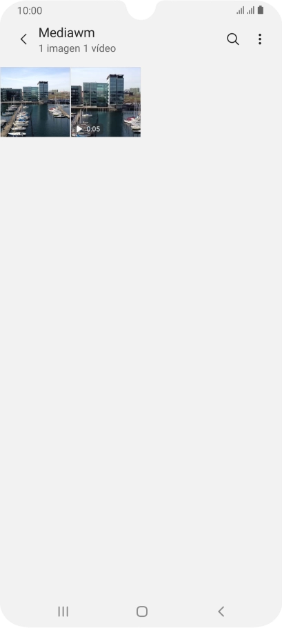 Mantén pulsados la fotografía o el videoclip deseados durante unos instantes.