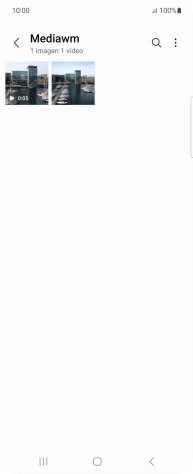 Mantén pulsados la fotografía o el videoclip deseados durante unos instantes.