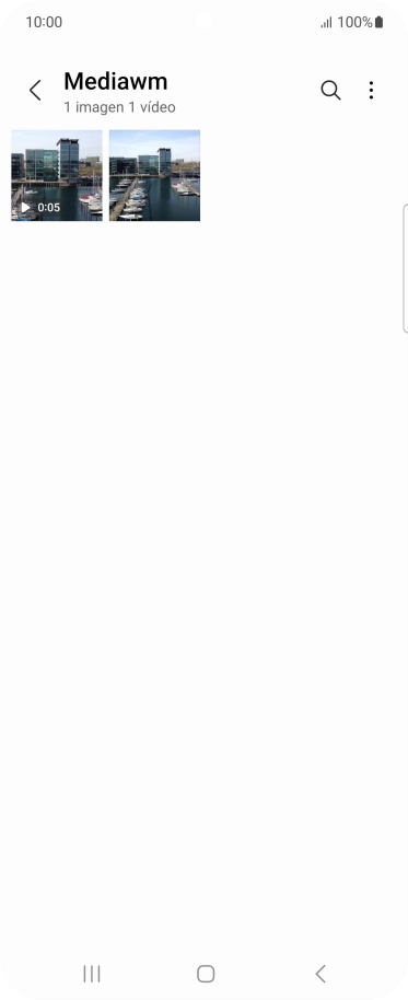 Mantén pulsados la fotografía o el videoclip deseados durante unos instantes.